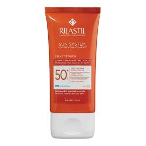 Crema vellutata idratante spf 50+  sun system per pelle sensibile - protezione uvb-uva, resistente all'acqua, non comedogenica